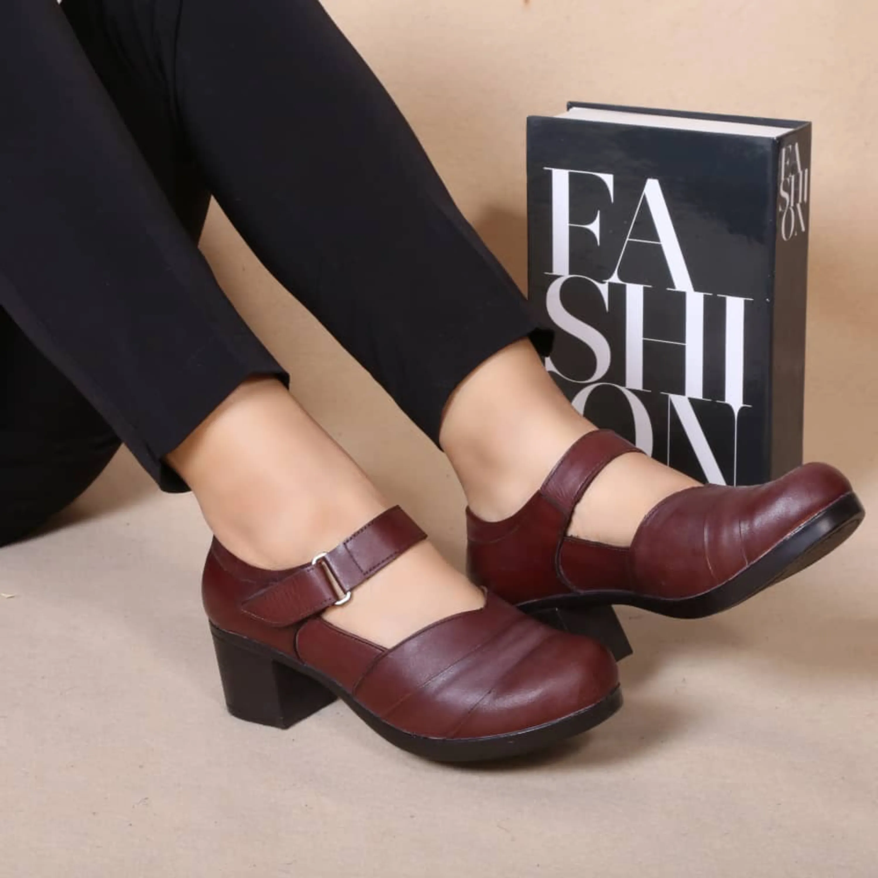 کفش  چرم زنانه مدل 300 کفش  چرم زنانه مدل 300